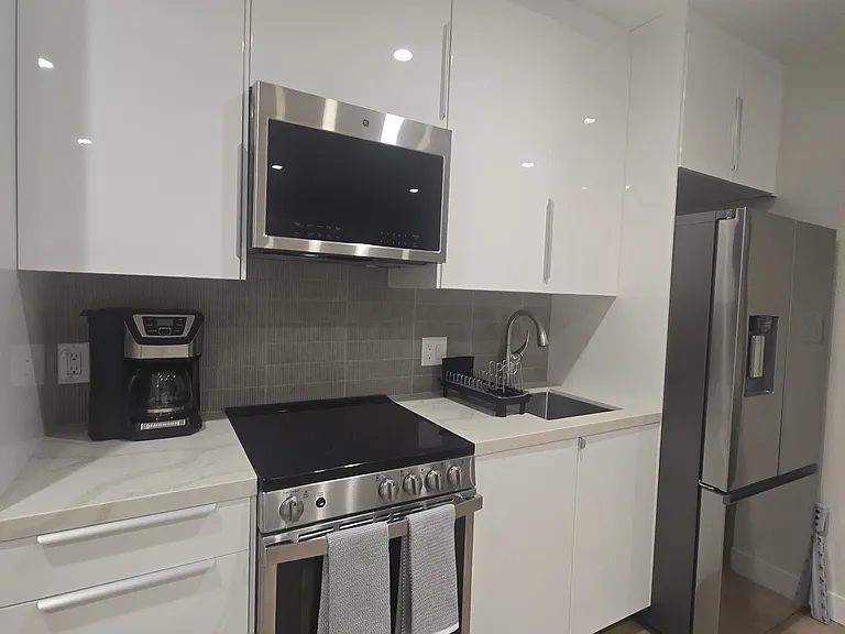 W 82nd St — Photo 2
