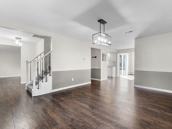 3rd image of 2930 Old Orchard Rd