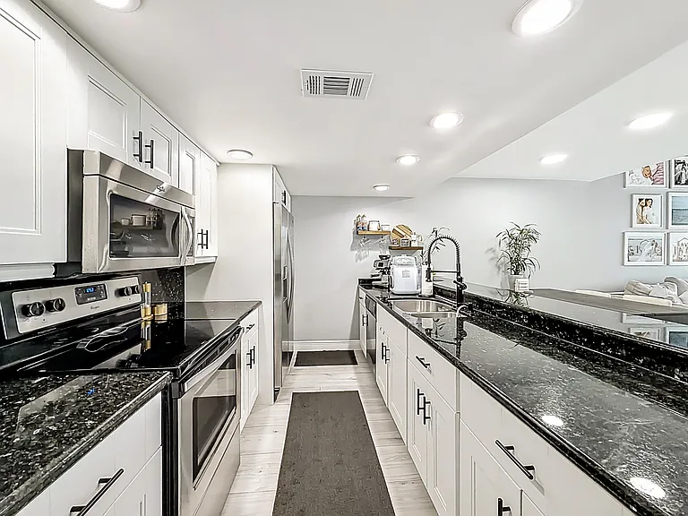 11313 NW 15th St — Photo 16