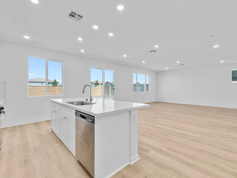 34427 Sakura Ln — Photo 9