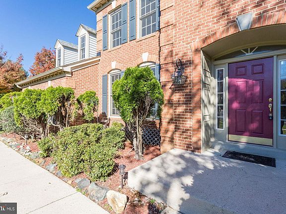 4th image of 10801 Hillbrooke Ln