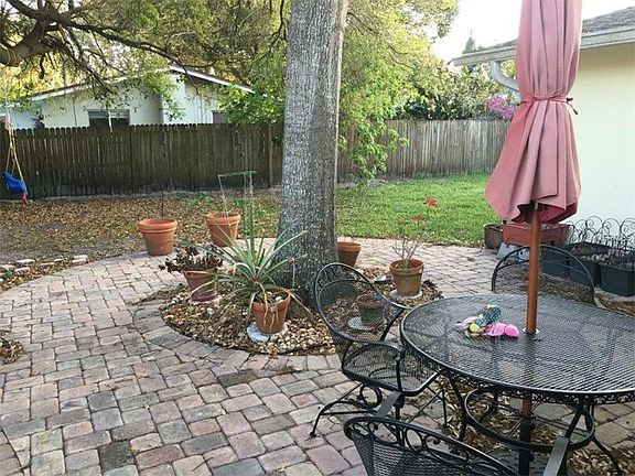 3rd image of 2071 Lakewood Dr