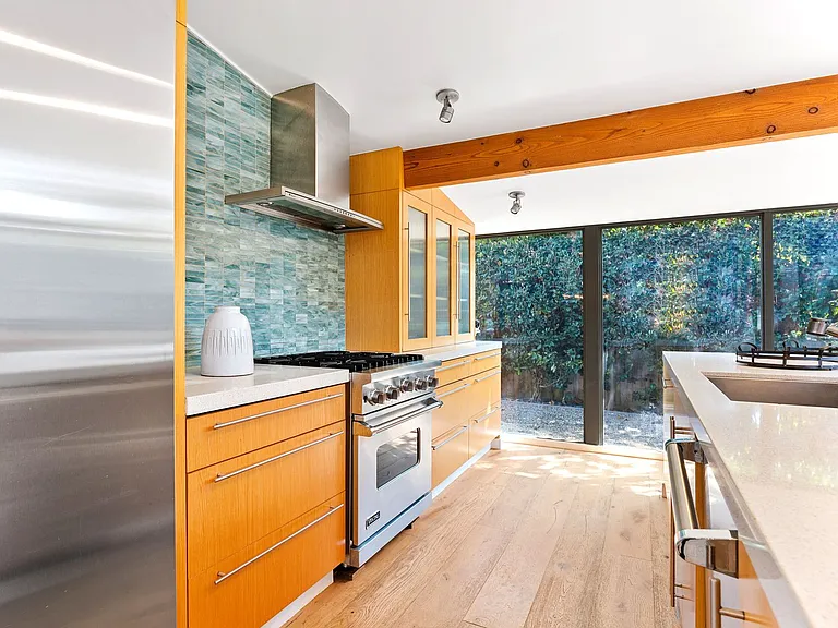 6225 Frondosa Dr — Photo 15