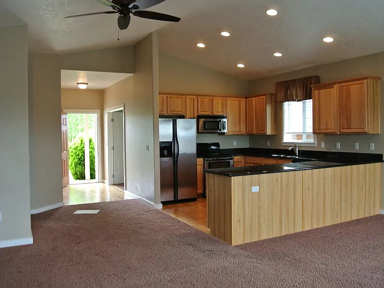 699 Trinity St NE — Photo 6