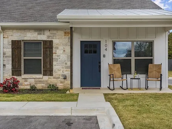 705 E Highway St, Fredericksburg, TX 78624