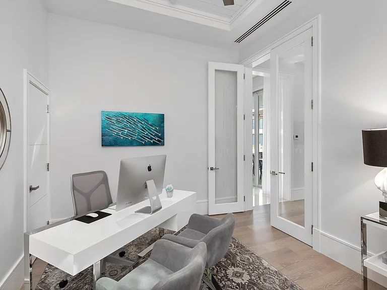863 Enfield St — Photo 18