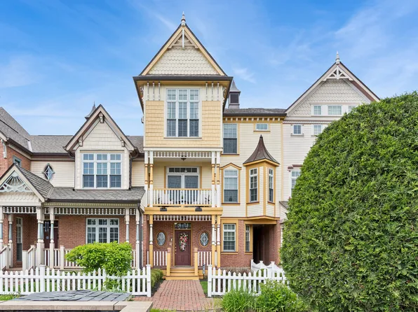 4147 Royal Mews Cir #204, Naperville, IL 60564
