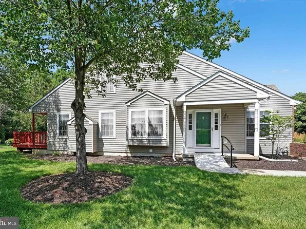 206 W Red Lion Dr, Bear, DE 19701