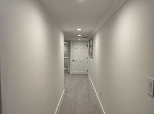 1 Harbor Rd, Hampton Bays, NY 11946