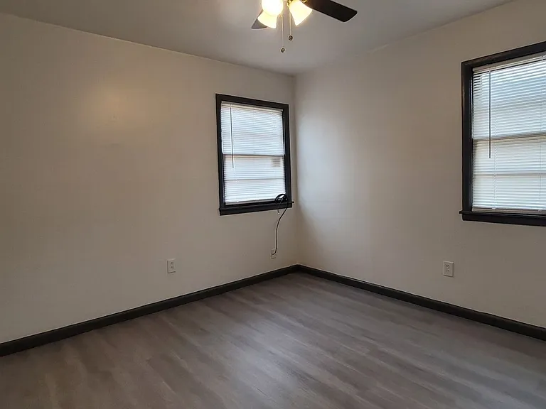 5512 Avenue G — Photo 16