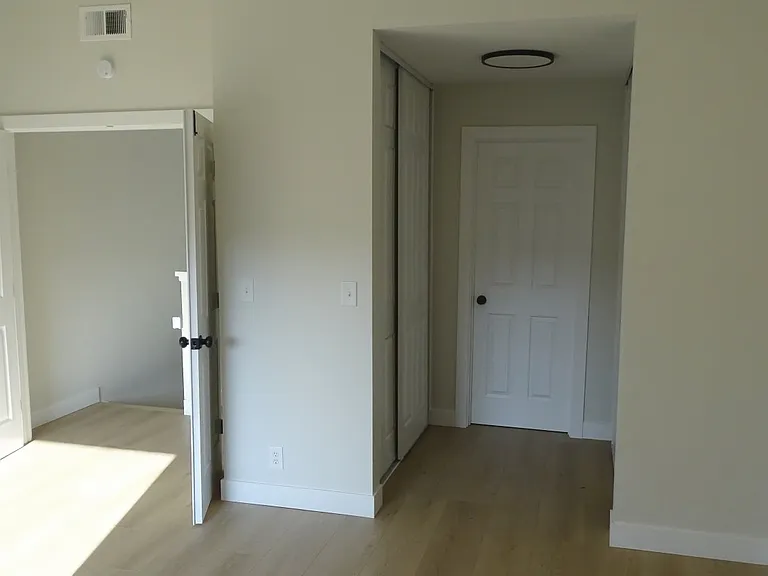 905 S Mountain Ave — Photo 8