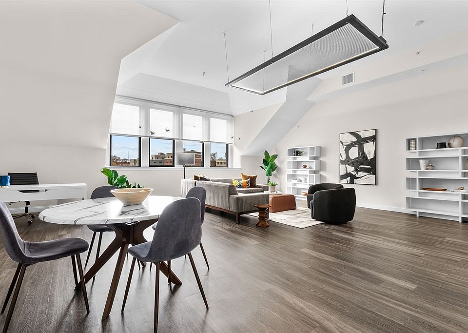 1st image of 1022 Hancock St #304