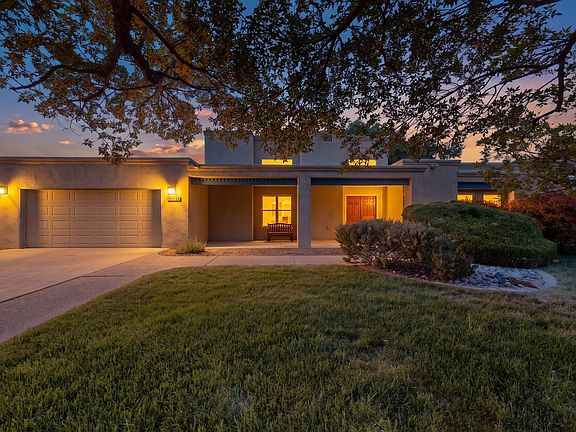 5th image of 2308 Calle De Real NW