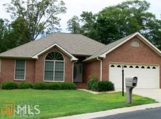 44 Golden Oaks Dr, Hartwell, GA 30643