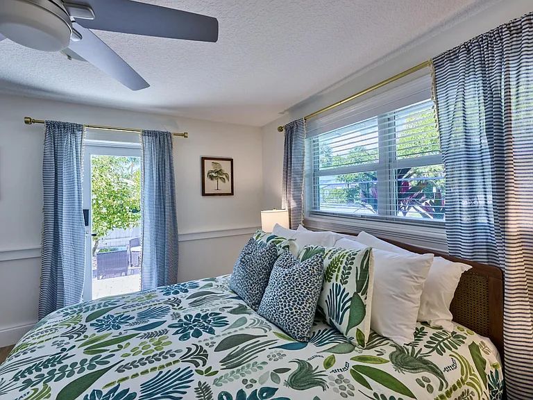 100 Neptune Dr — Photo 10