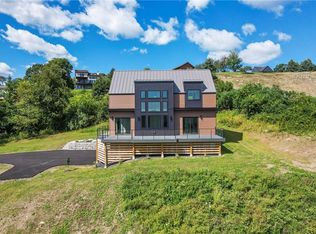 9 River Vista Dr, Marlboro, NY 12542