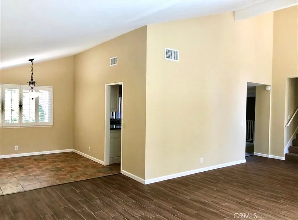 4 bed, 2338 sqft, $4,500 — Photo 4