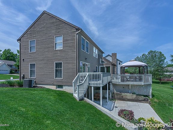 4th image of 1339 Penncross Dr SE