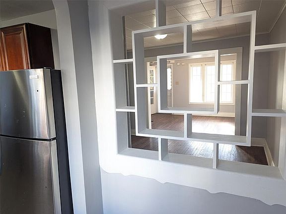 5th image of 545 Park Pl