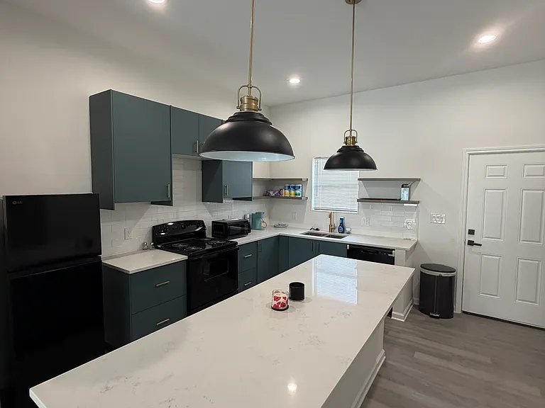 147 Vine St — Photo 6