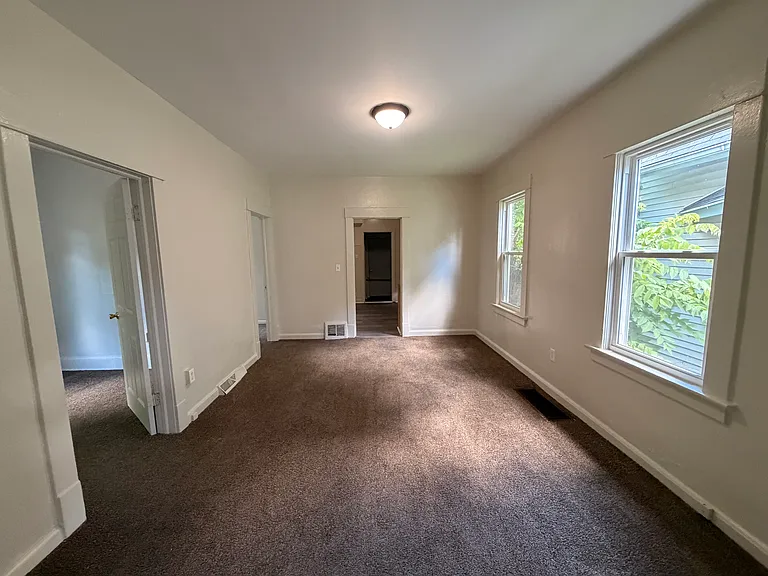 19 E Oakland St — Photo 4