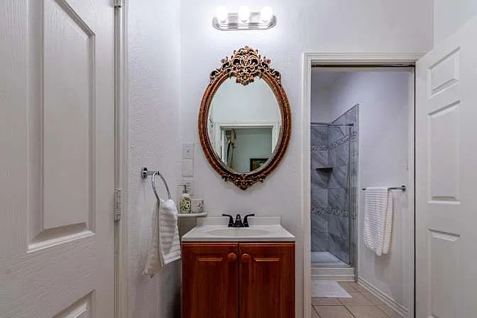 4 bed, 2500 sqft, $1,200 — Photo 2