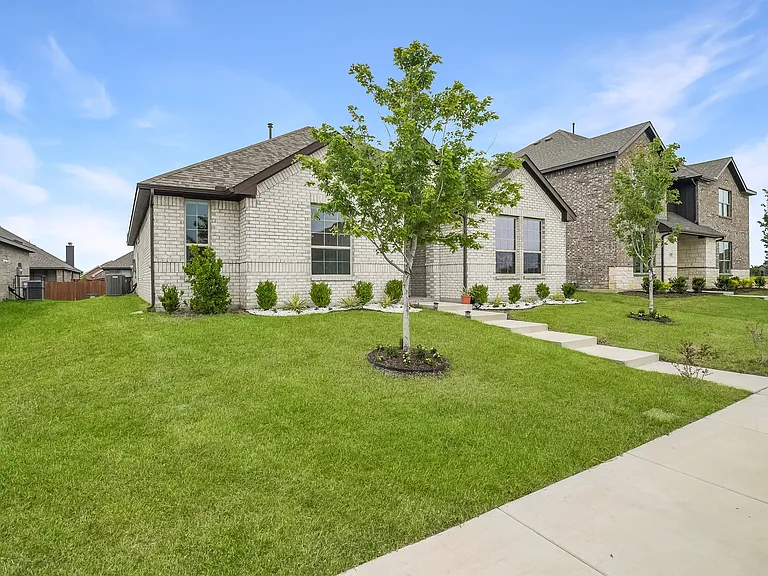 1517 Pegasus Dr — Photo 4