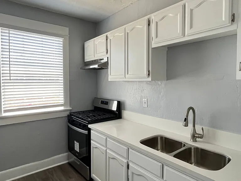 131 N Alvarado St — Photo 5