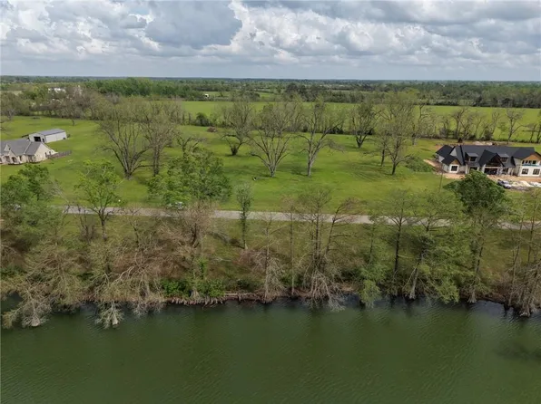 529 Davis Lake Rd, Columbia, LA 71418