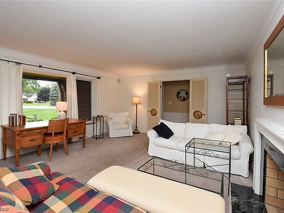 4th image of 23135 Maybelle Dr