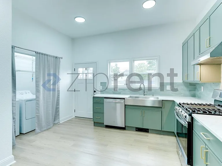 615 S Yakima Ave — Photo 9