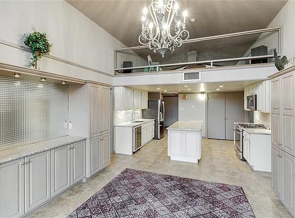 4th image of 3012 Clifford Dr