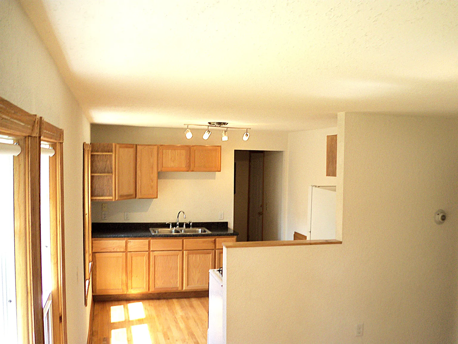 2 bed, 1300 sqft, $1,300 — Photo 4