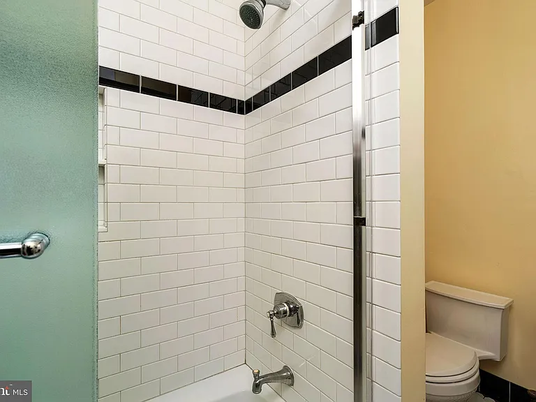 2 Hamilton Ave — Photo 10