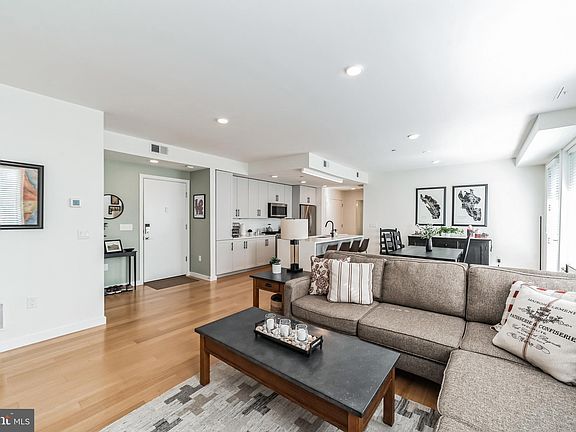 4th image of 1501 N 31st St Unit 204
