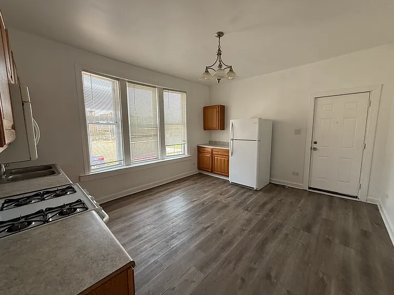 1033 S Oakley Blvd #1-R — Photo 5