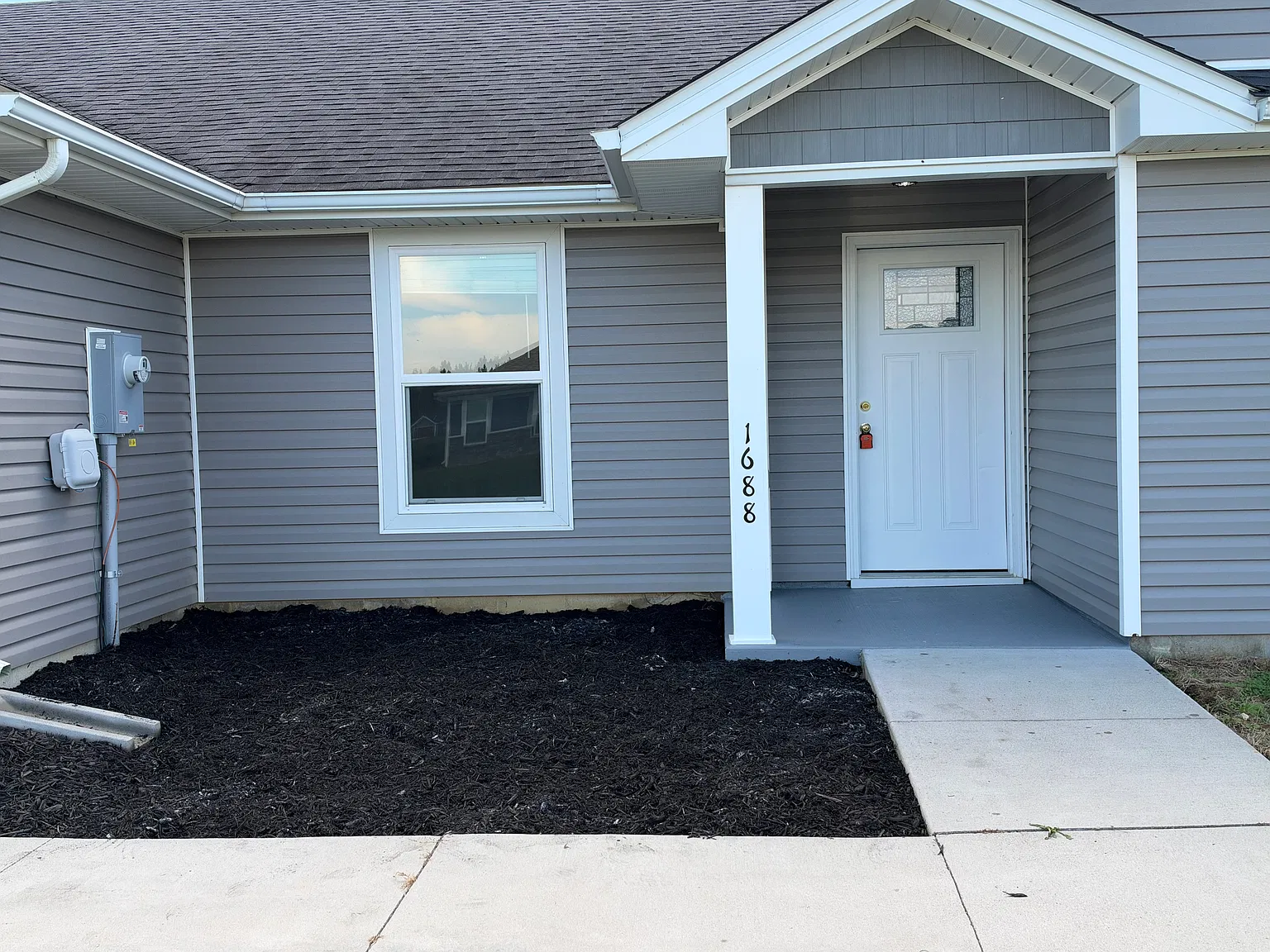 4 bed, 1588 sqft, $1,799 — Photo 3