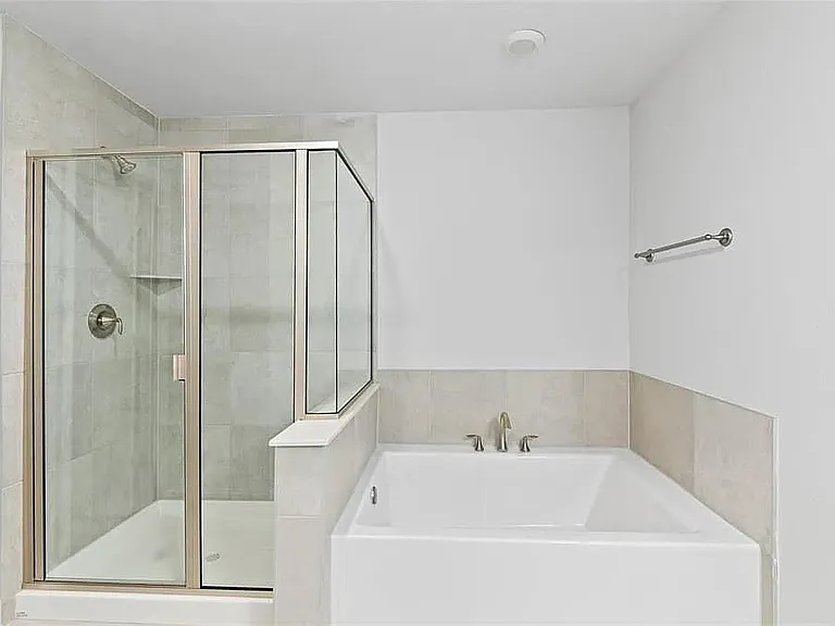 2708 Golden Palms Ln — Photo 14
