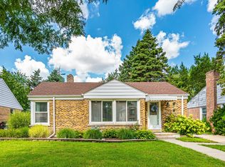 712 S Elmhurst Rd, Mount Prospect, IL 60056