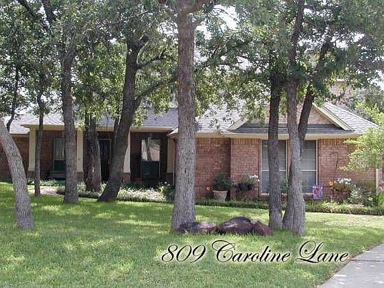 1st image of 809 Caroline Ln