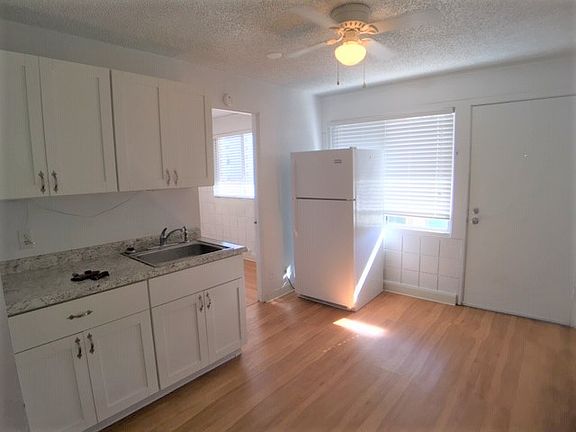 Living Room / Wet Bar