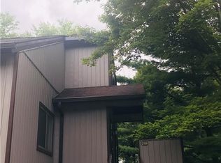 2156 Pinebrook Trl, Cuyahoga Falls, OH 44223