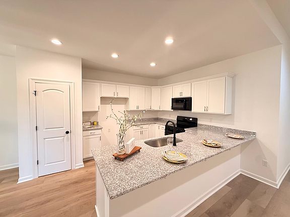 5th image of 128 Chandler Ln