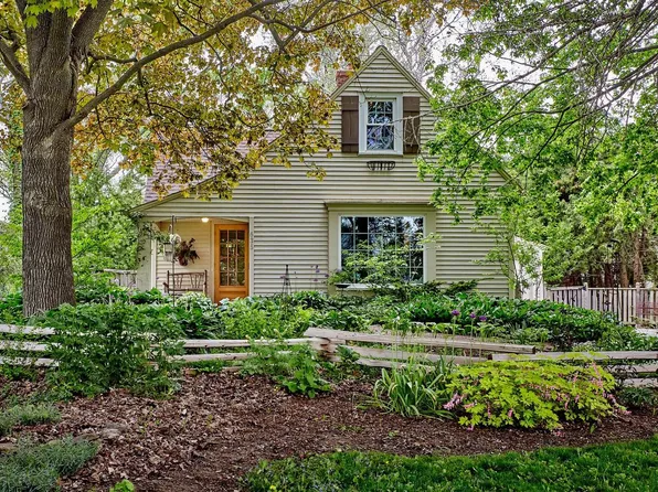 635 Hi View COURT, Elm Grove, WI 53122