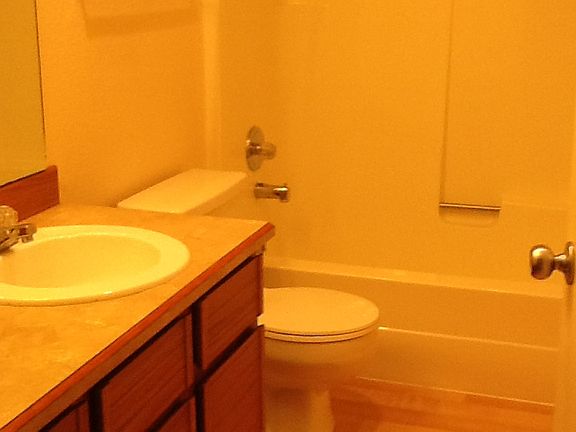4th image of 1110 Stamford Dr