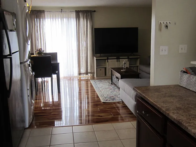 901 Mammoth Rd #6 — Photo 9