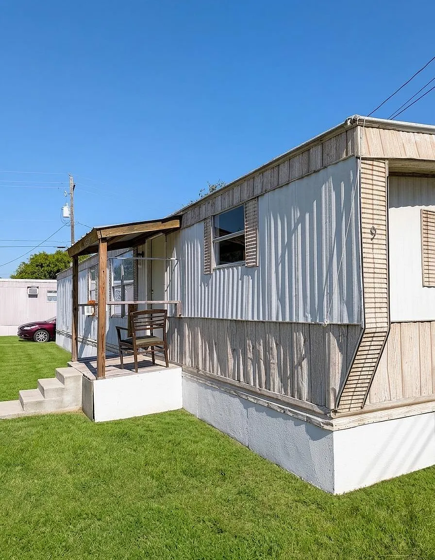 2 bed, 880 sqft, $900 — Photo 1