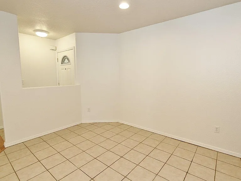 1208 N Cheshire Dr — Photo 11