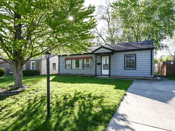 127 S Hawthorne Blvd, Mundelein, IL 60060