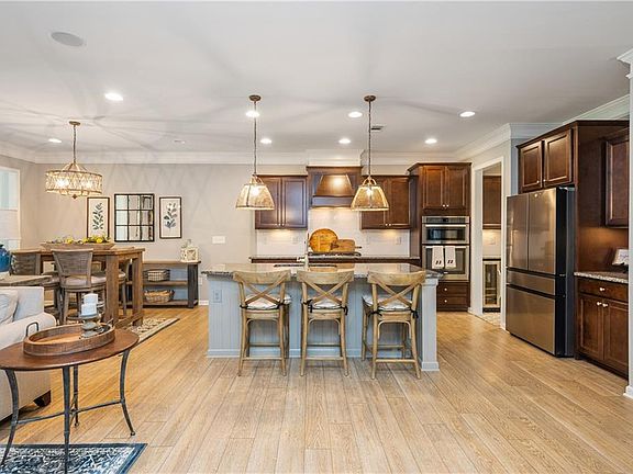 4th image of 4510 Farmstead Dr